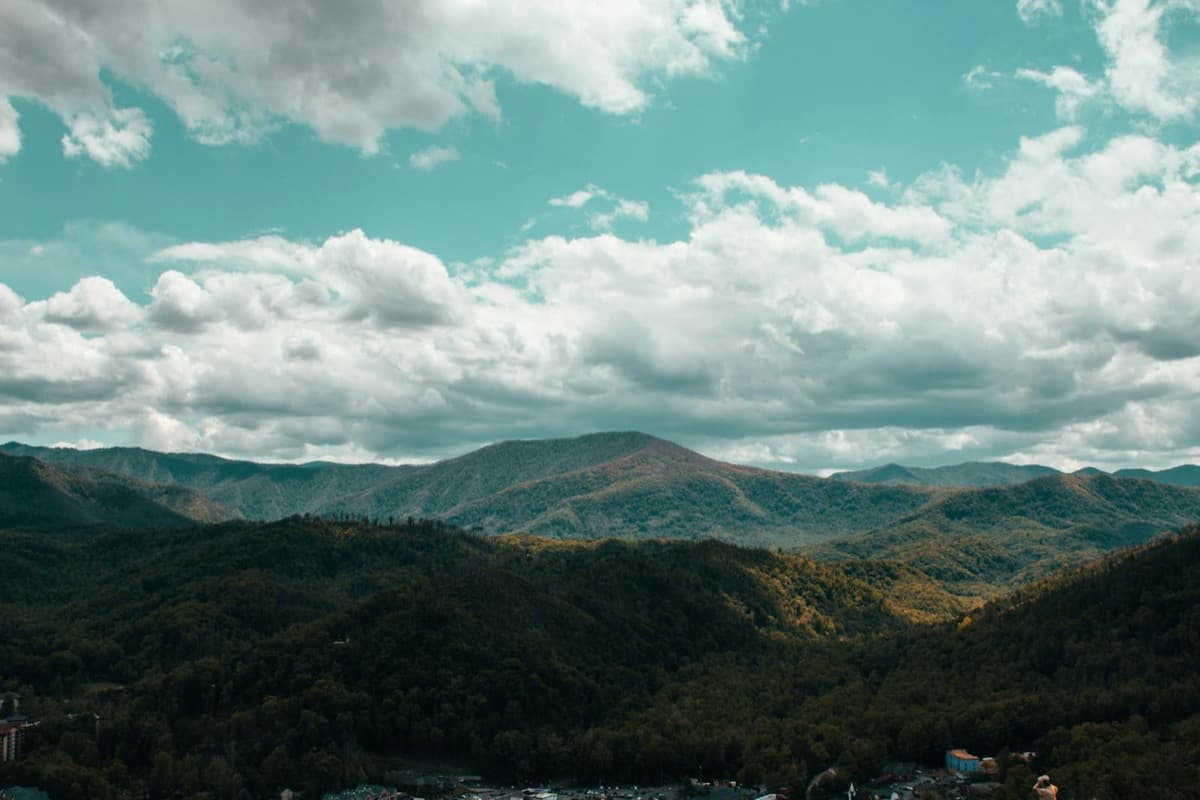 Sweeping panoramic view across the forested ridges of the Smoky Mountains (16:9)