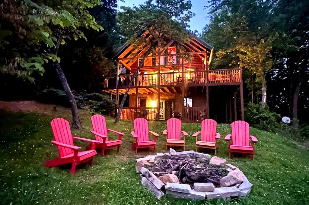 Which Pigeon Forge Hotel Has 24 Hour Indoor Pool and Hot Tub?