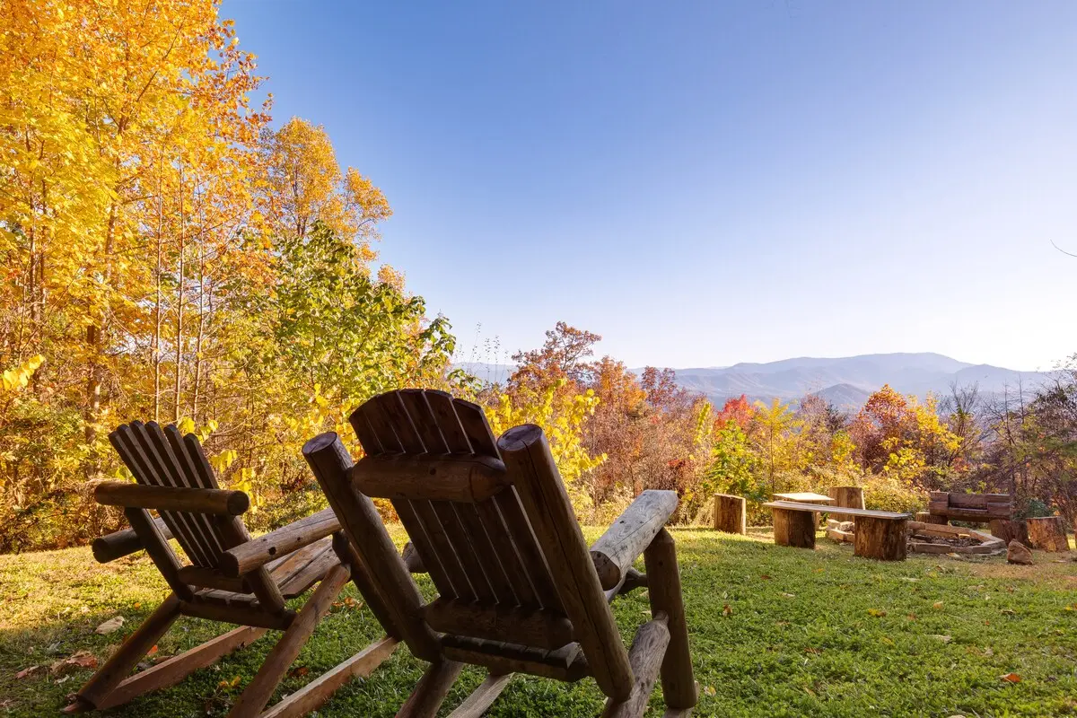 Actual photo of the Thistle Britches cabin exterior