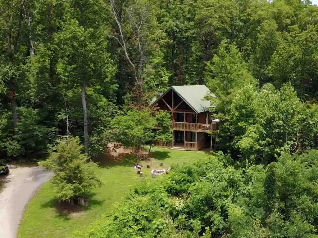 Actual photo of the yard at Thistle Britches cabin